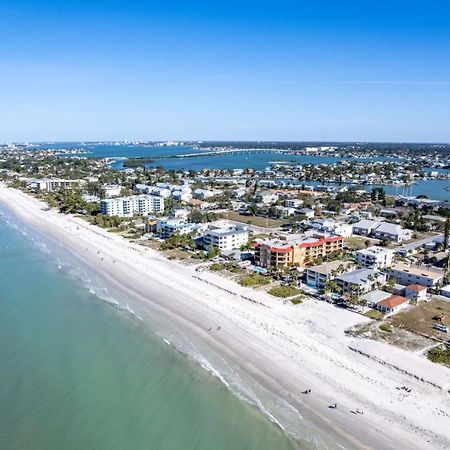 Sea Side 102 Beachfront Sleeps 8 Clearwater Beach Exterior photo