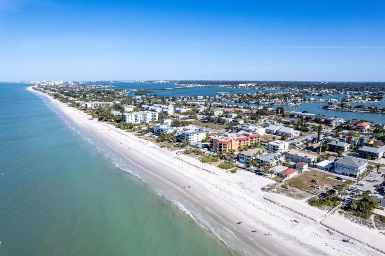 Sea Side 102 Beachfront Sleeps 8 Clearwater Beach Exterior photo