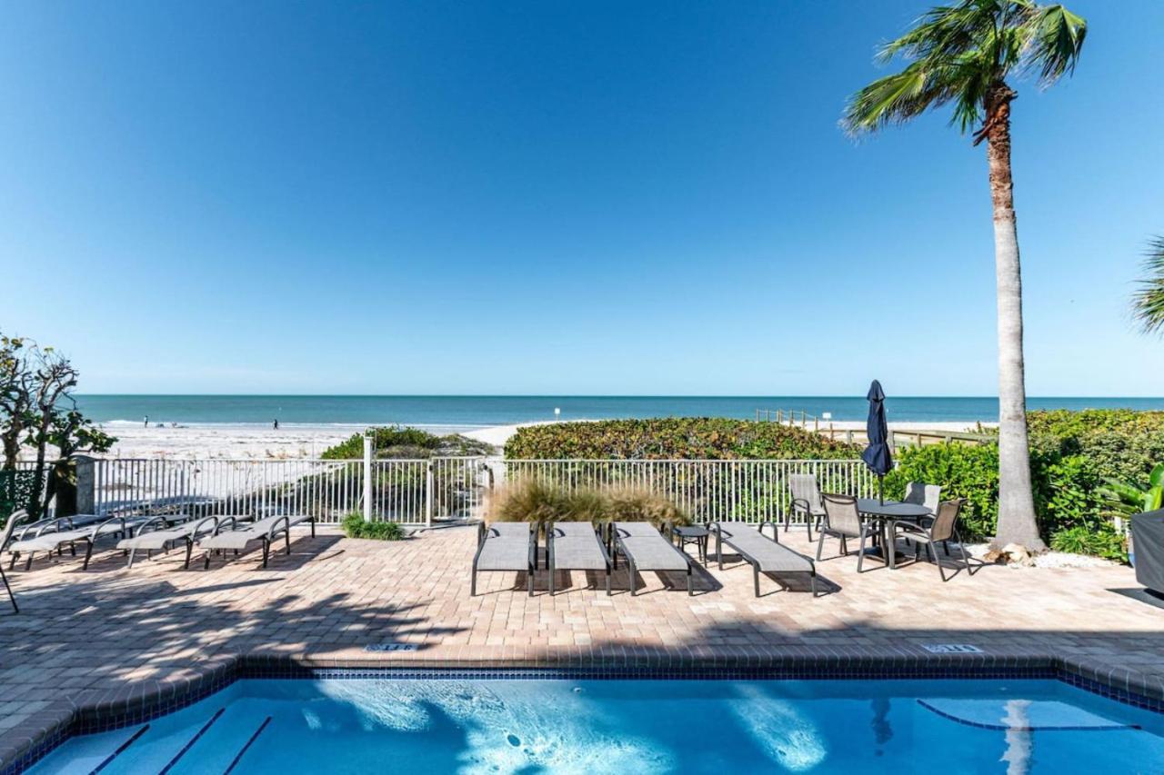 Sea Side 102 Beachfront Sleeps 8 Clearwater Beach Exterior photo