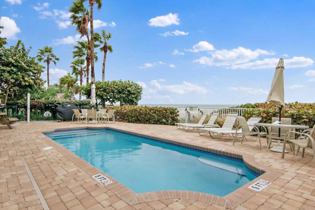 Sea Side 102 Beachfront Sleeps 8 Clearwater Beach Exterior photo