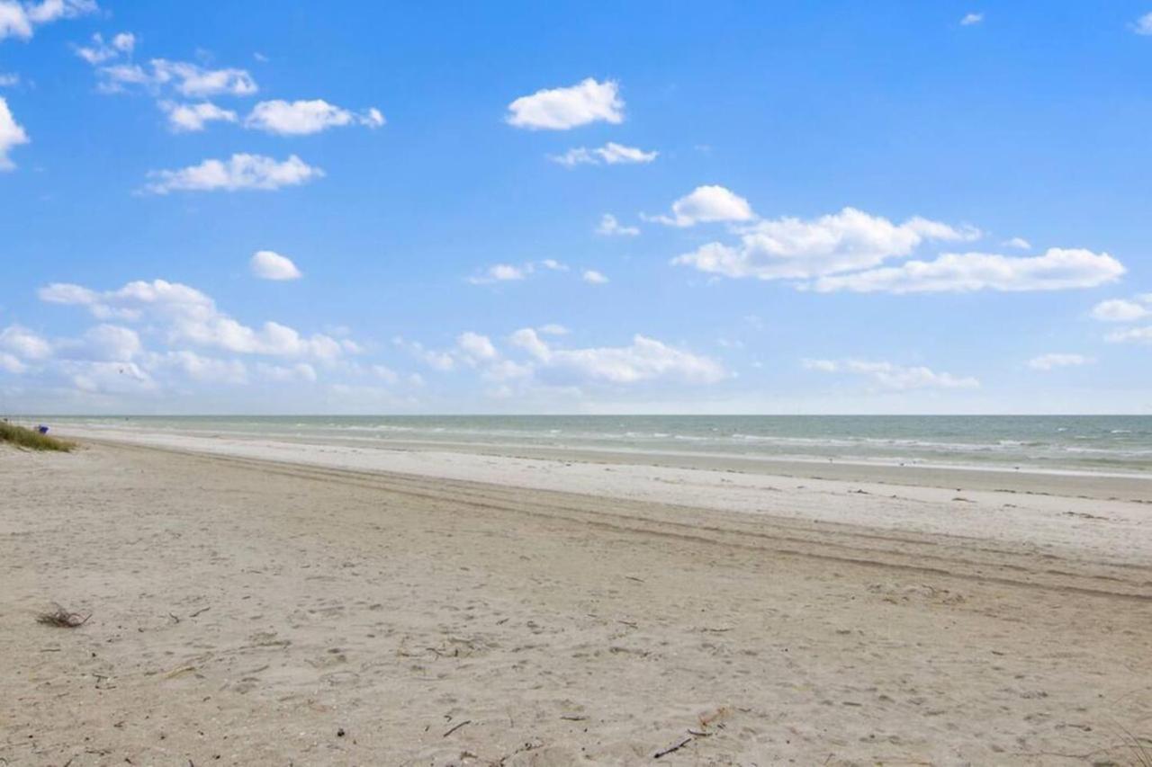Sea Side 102 Beachfront Sleeps 8 Clearwater Beach Exterior photo