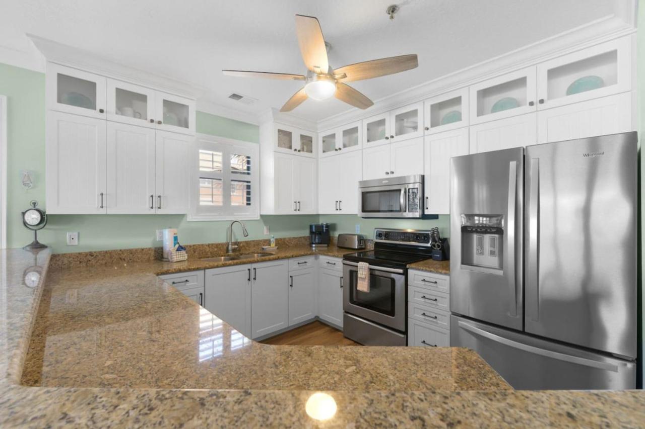 Sea Side 102 Beachfront Sleeps 8 Clearwater Beach Exterior photo